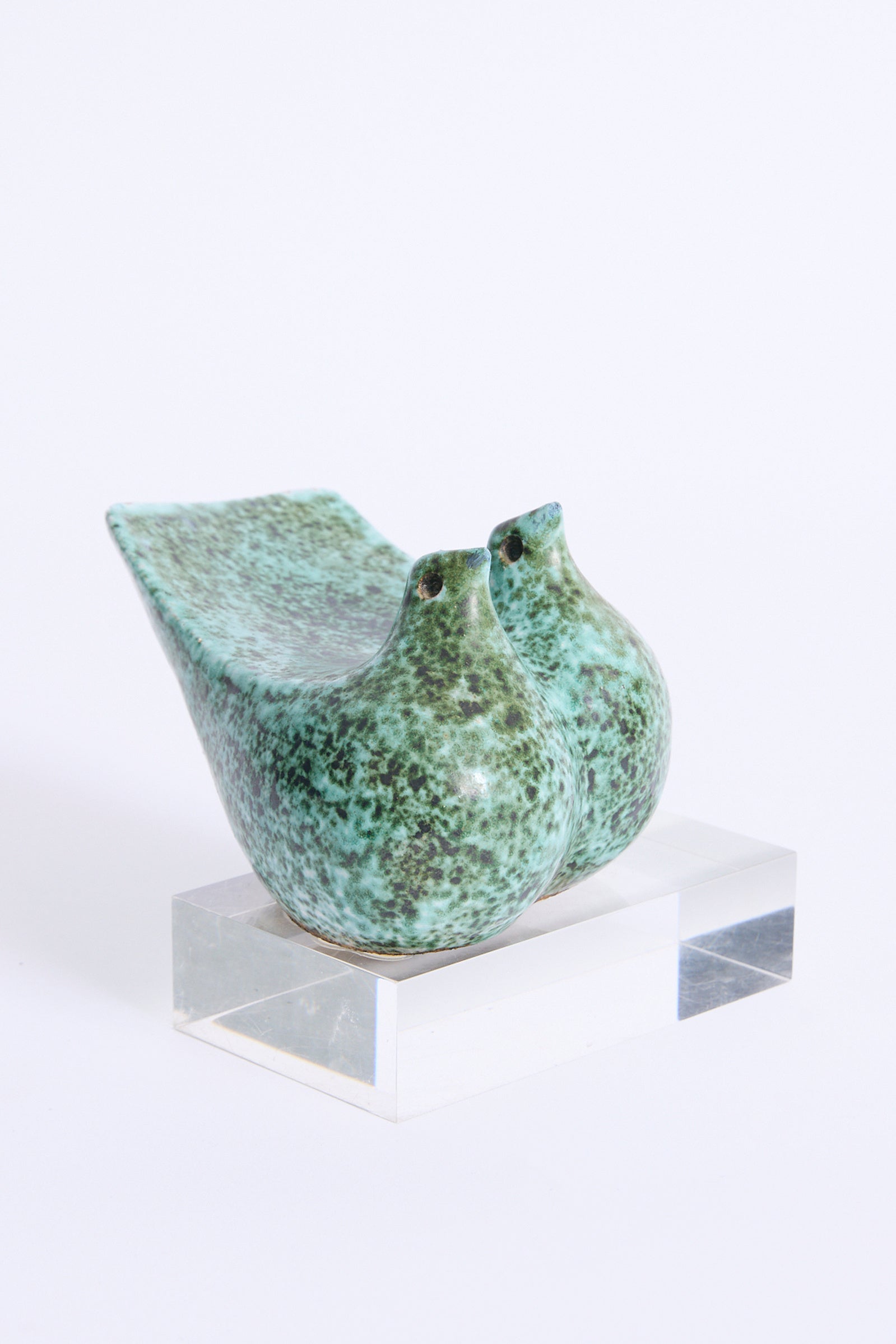 10381- Ceramic Doves