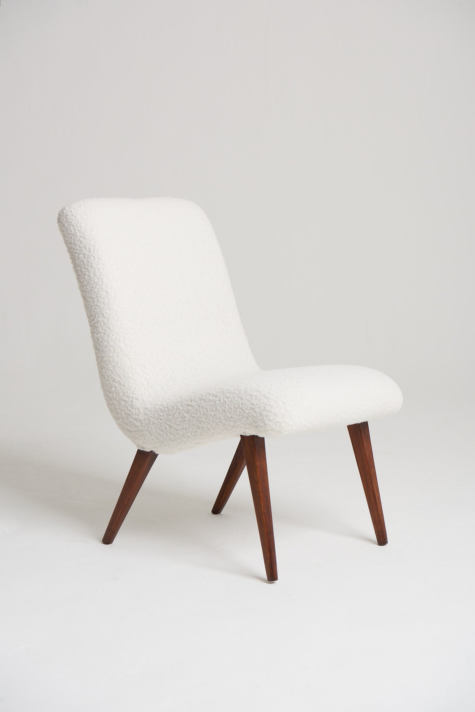 6913- Mid-Century Slipper Chair