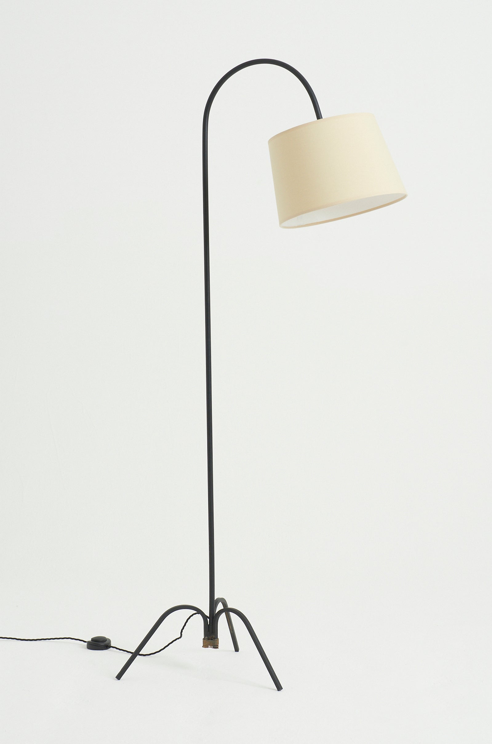 7118- Mid-Century Black Floor Lamp