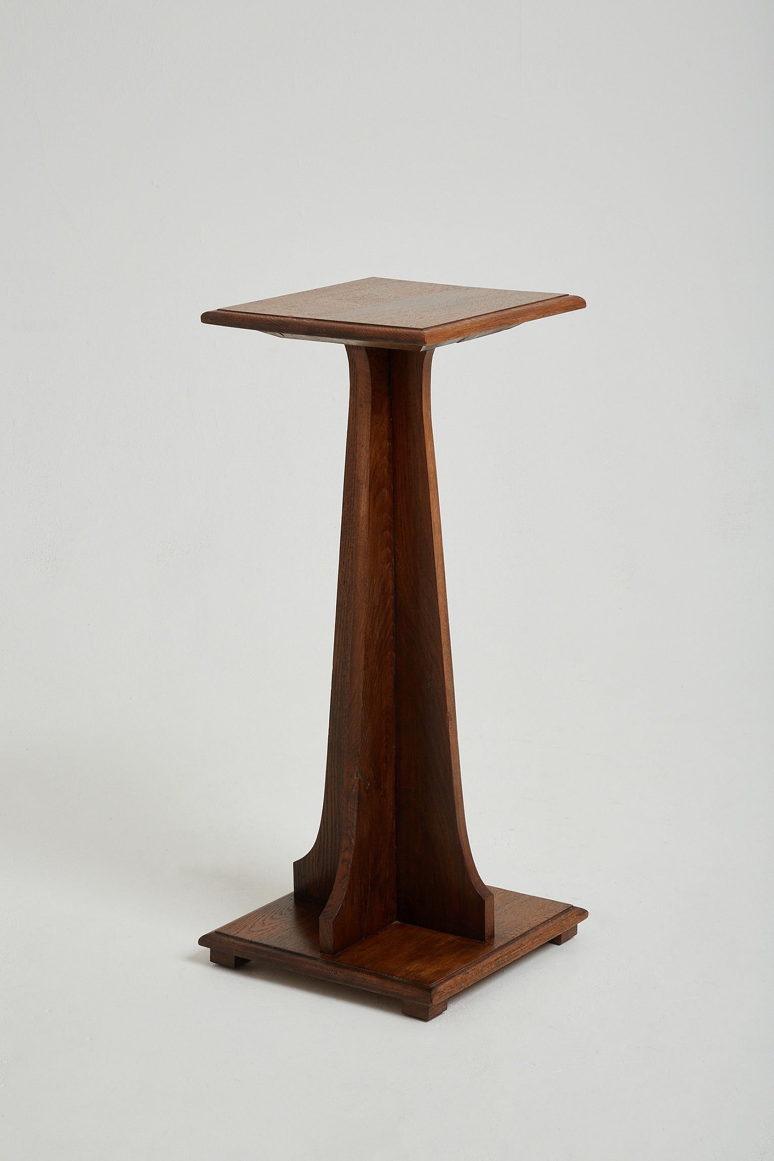 7140- Arts & Craft Oak Pedestal