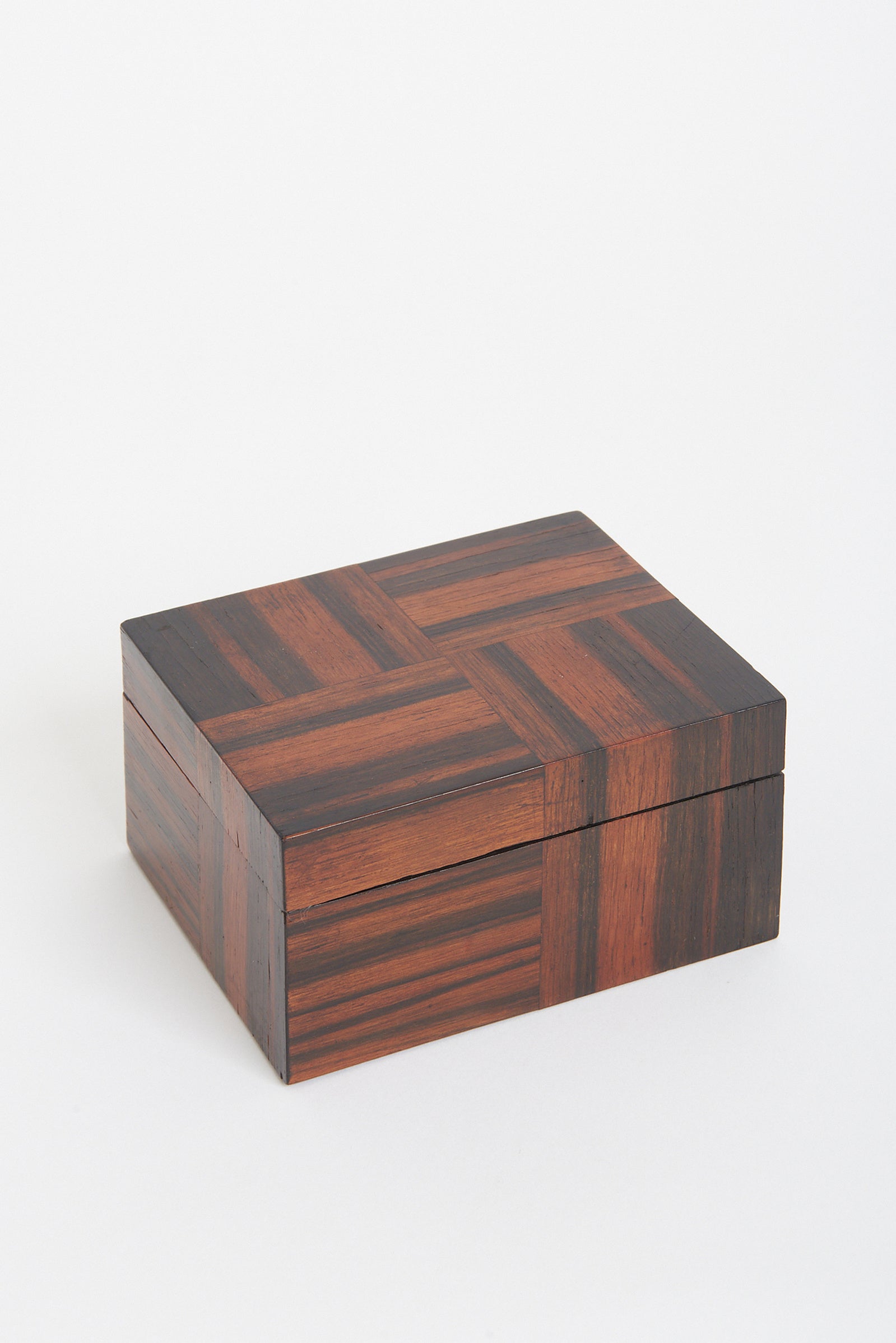 8337- Art Deco Macassar Box