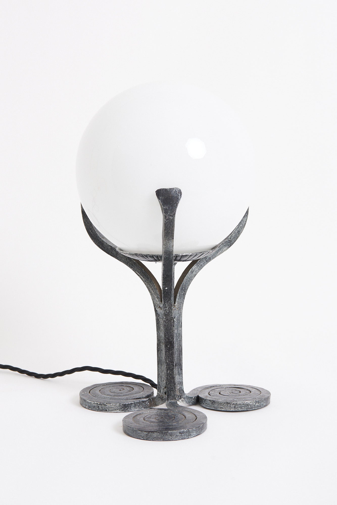 8800- Glass Globe Table Lamp