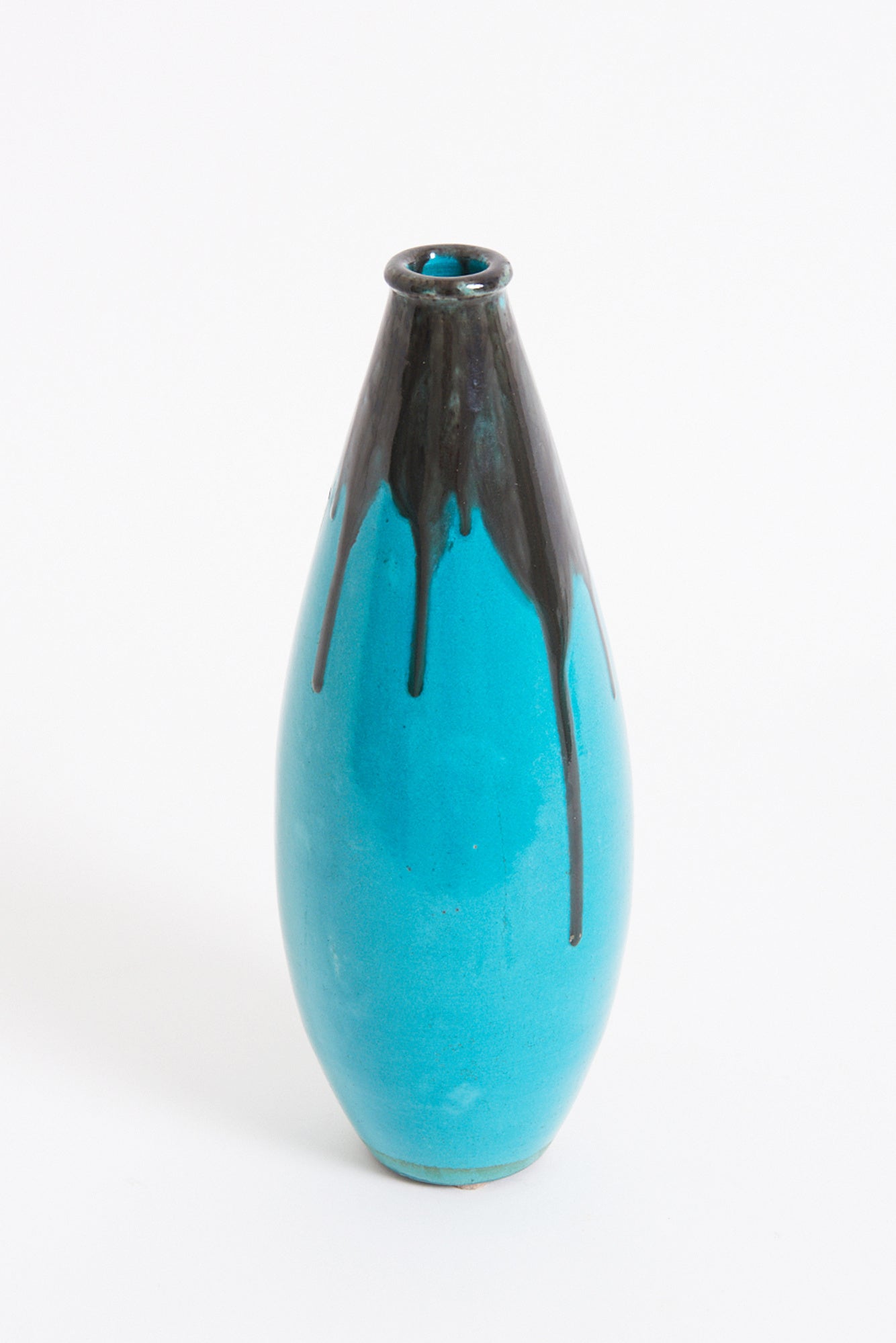 8904- Vase by Primavera
