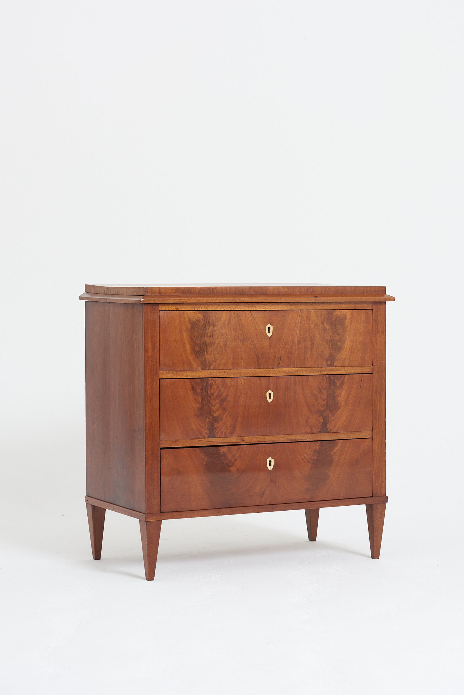 Neoclassical Mahogany Chest of Drawers