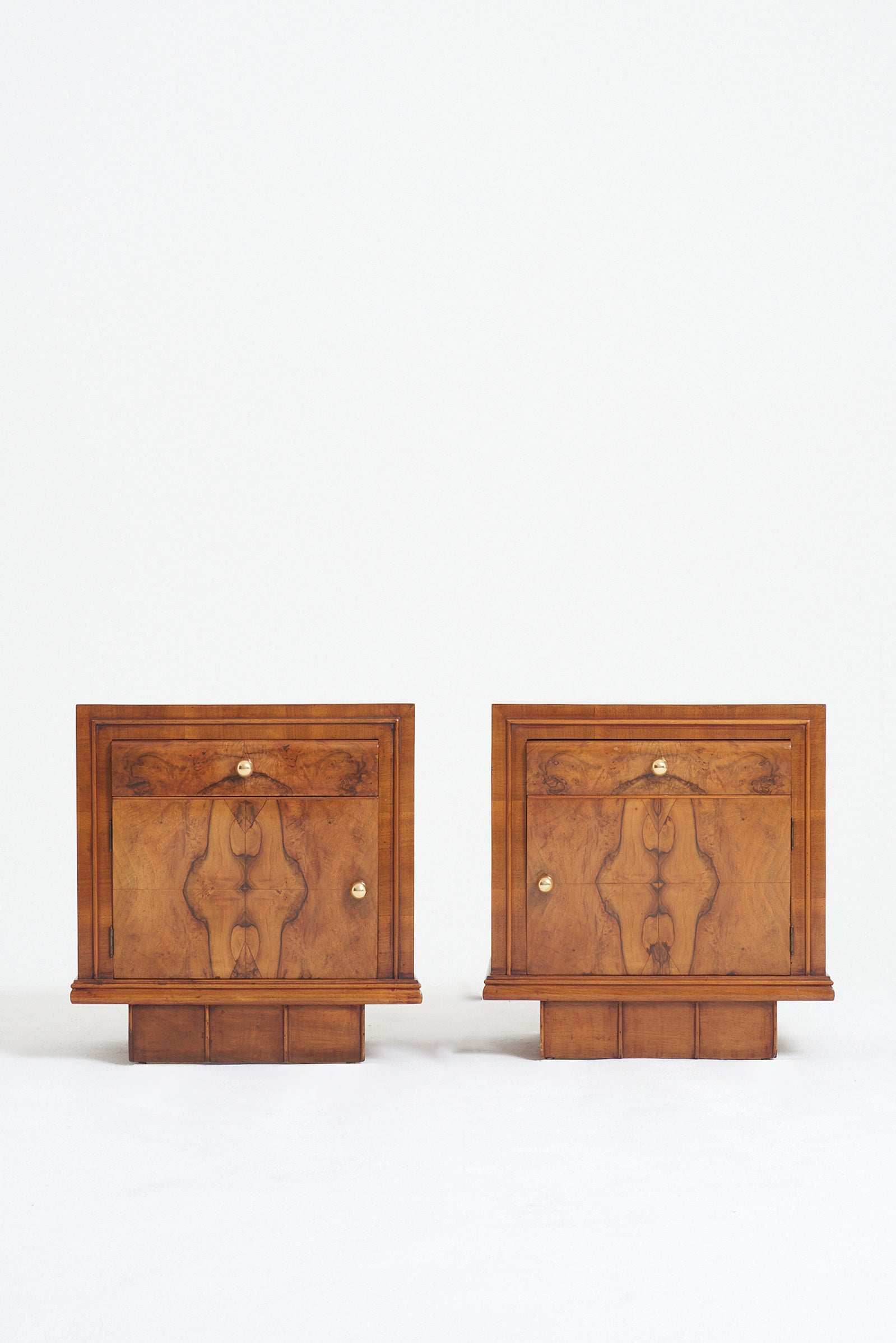 9024- Pair of Art Deco Walnut Bedside Cabinets
