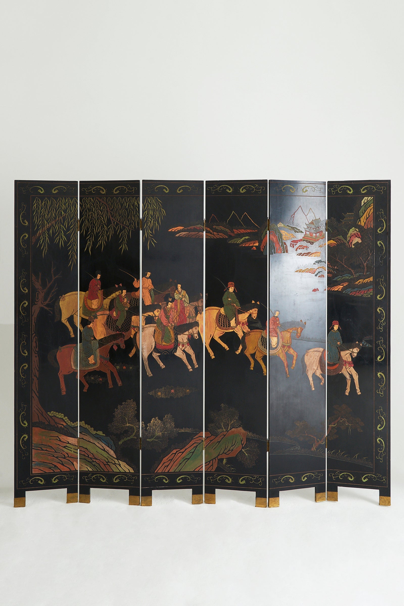 9450- Chinese Black Lacquer Screen