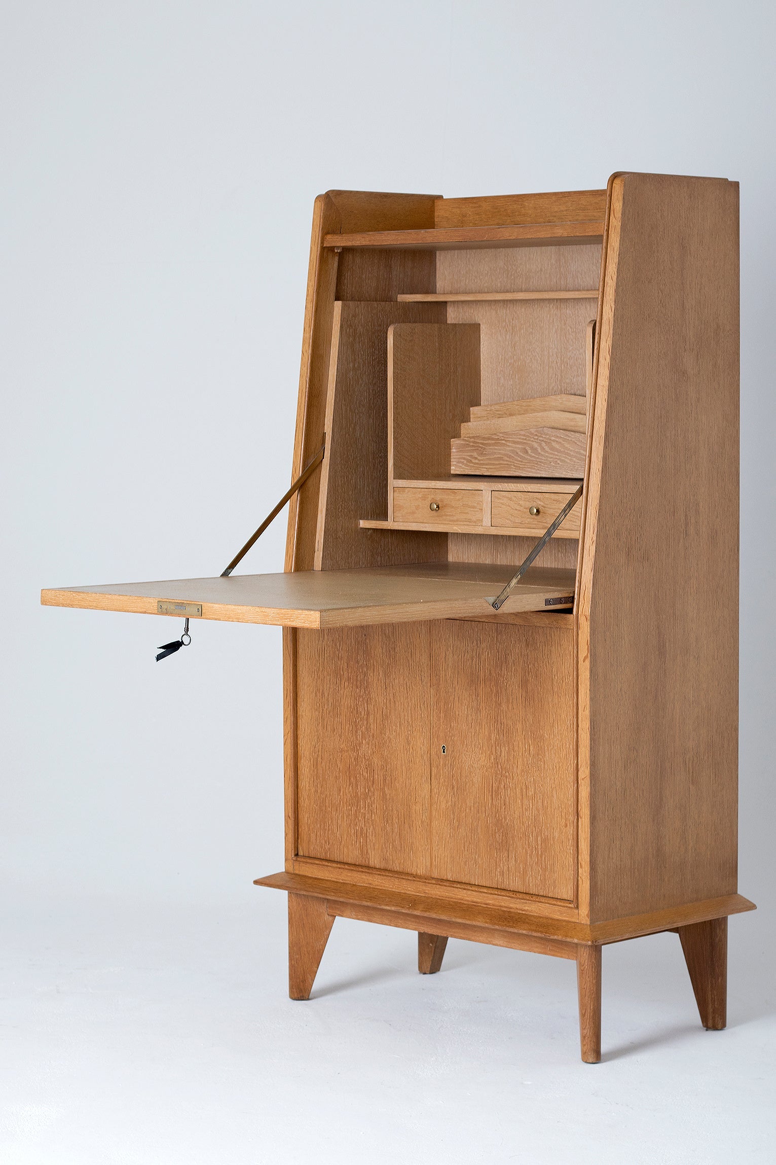 D2151- An Art Deco Oak Secretaire Cabinet